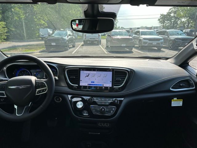 2025 Chrysler Pacifica photo 26