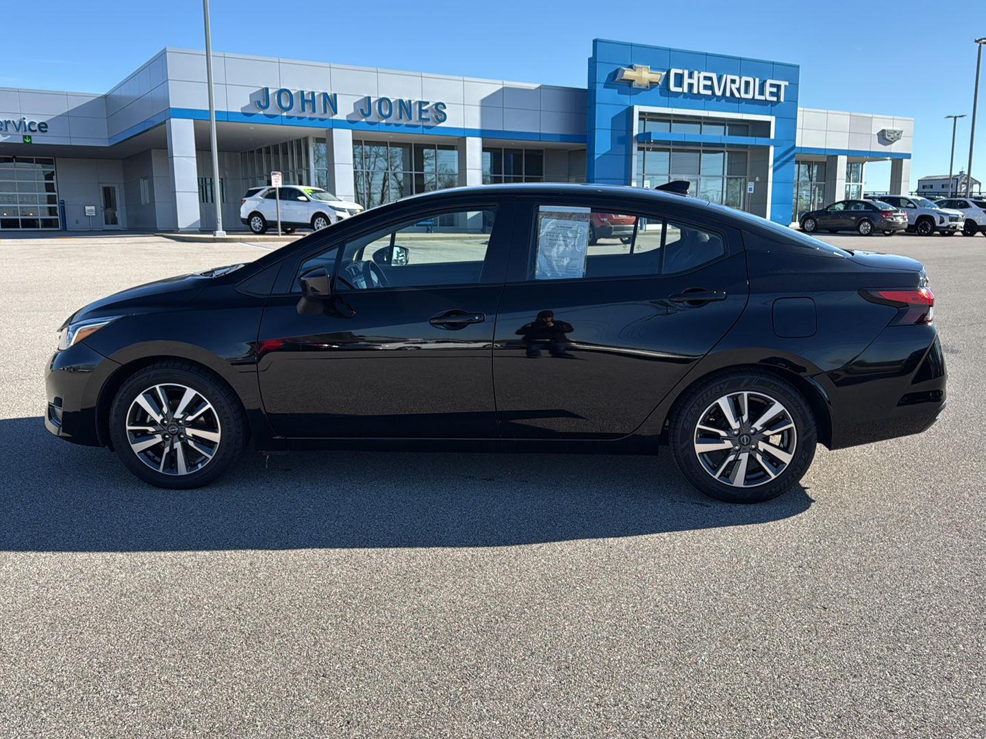 2023 Nissan Versa SV photo 3