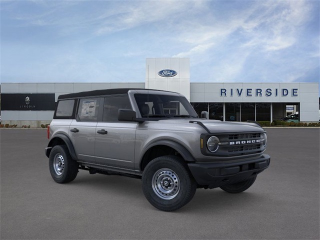 2025 Ford Bronco Base photo 4
