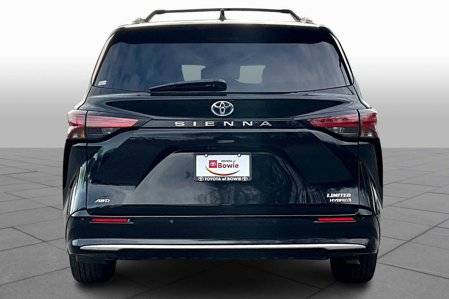 2024 Toyota Sienna Limited photo 4