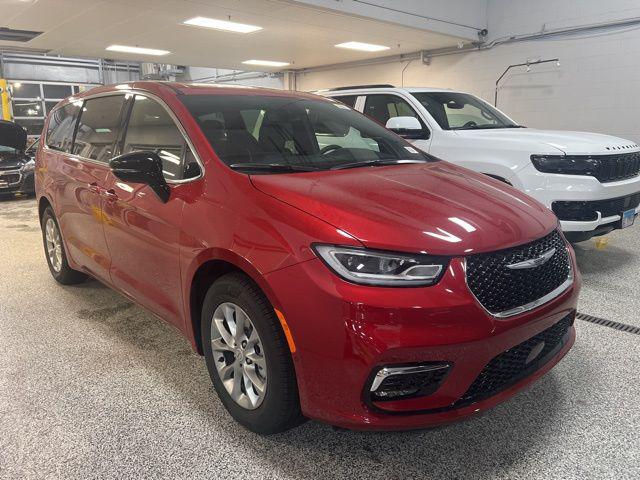 2026 Chrysler Pacifica Limited's photo