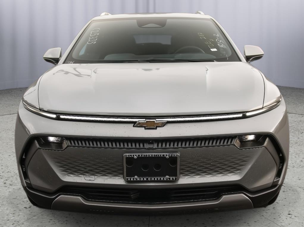2025 Chevrolet Equinox EV 1LT photo 2