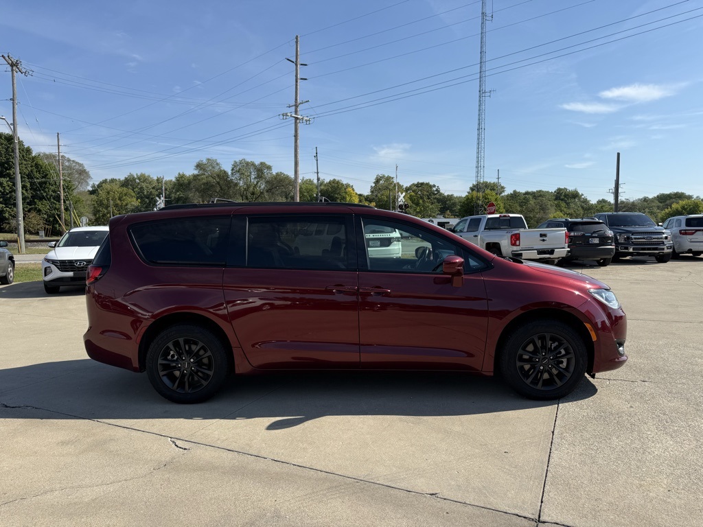 2020 Chrysler Pacifica Touring L photo 8