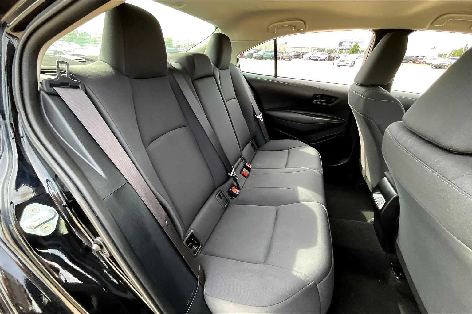 2023 Toyota Corolla LE photo 18