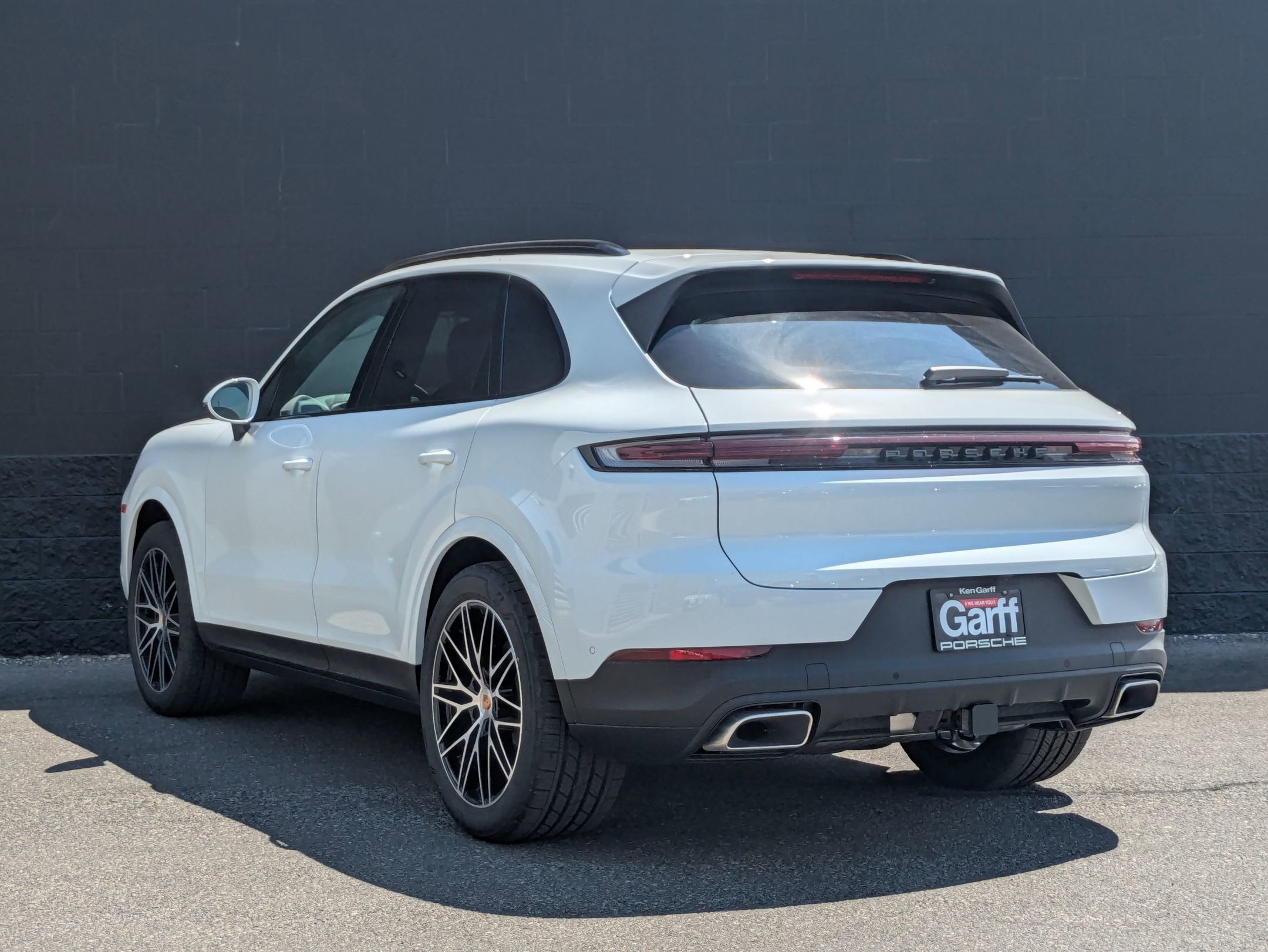 2025 Porsche Cayenne photo 3