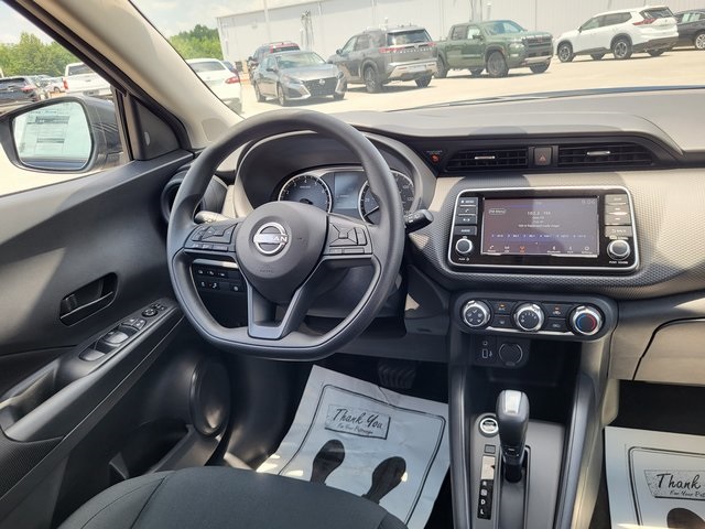 2025 Nissan Kicks Play S photo 14