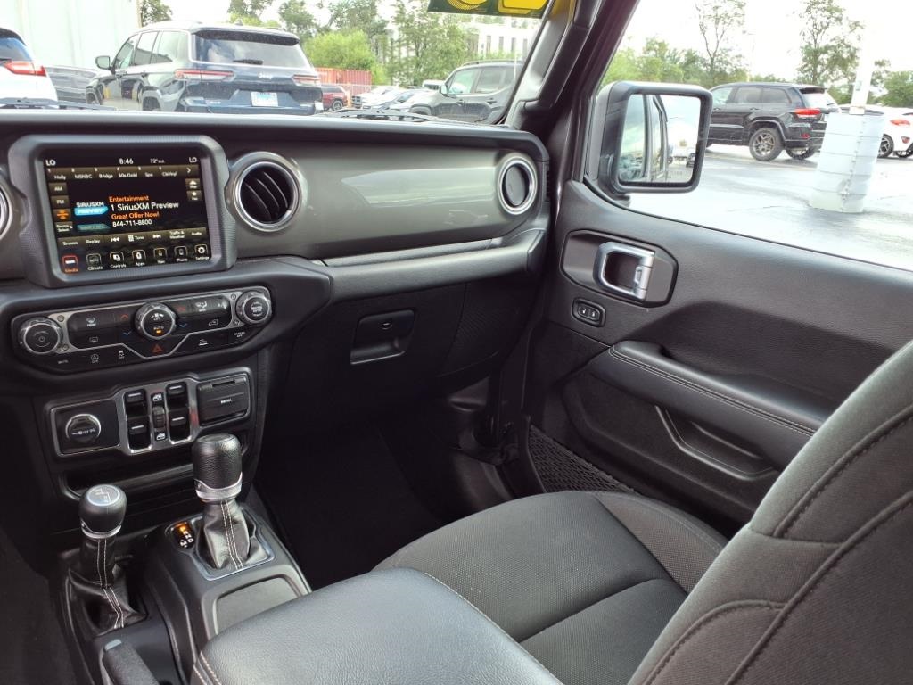 2023 Jeep Wrangler Sahara photo 13
