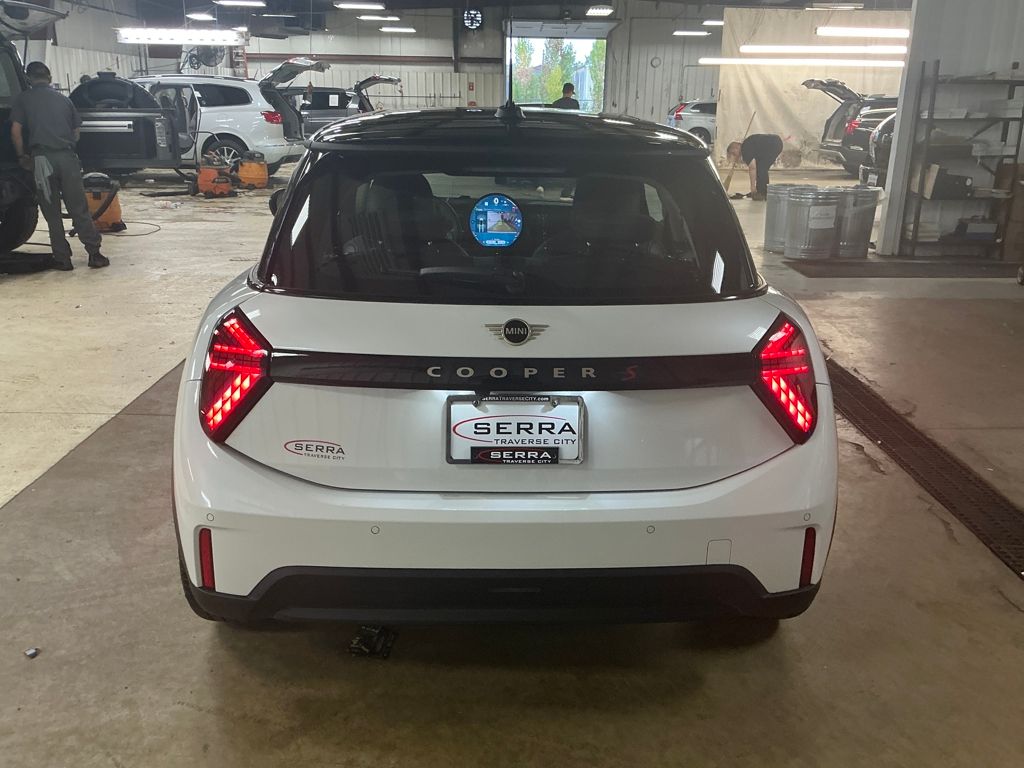 2025 Mini Cooper 2 Door Hardtop Signature photo 4