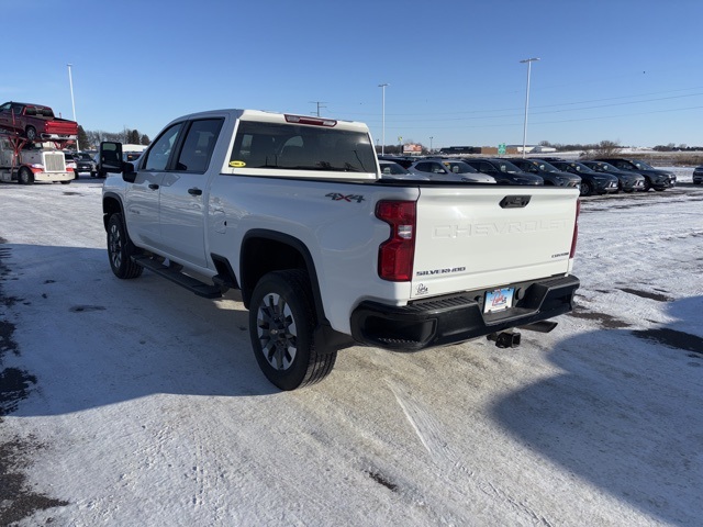 2021 Chevrolet Silverado 2500HD Custom photo 2