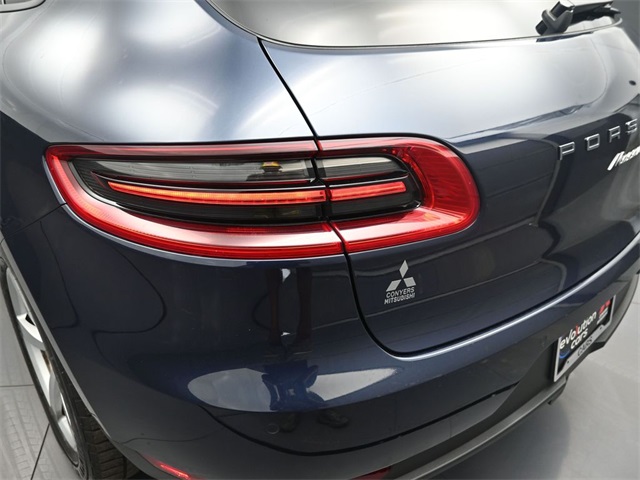 2018 Porsche Macan Base photo 35
