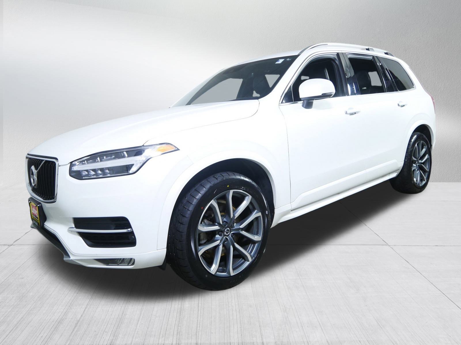2019 Volvo XC90 Momentum photo 3