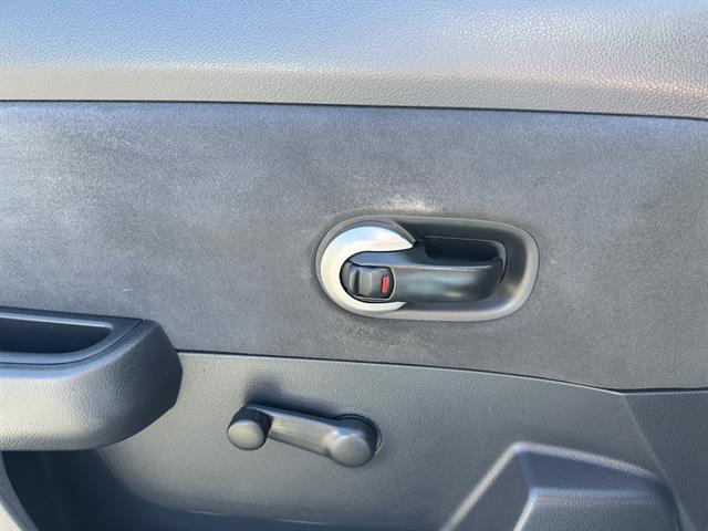 2009 Nissan Versa 1.6 Base Sedan photo 13