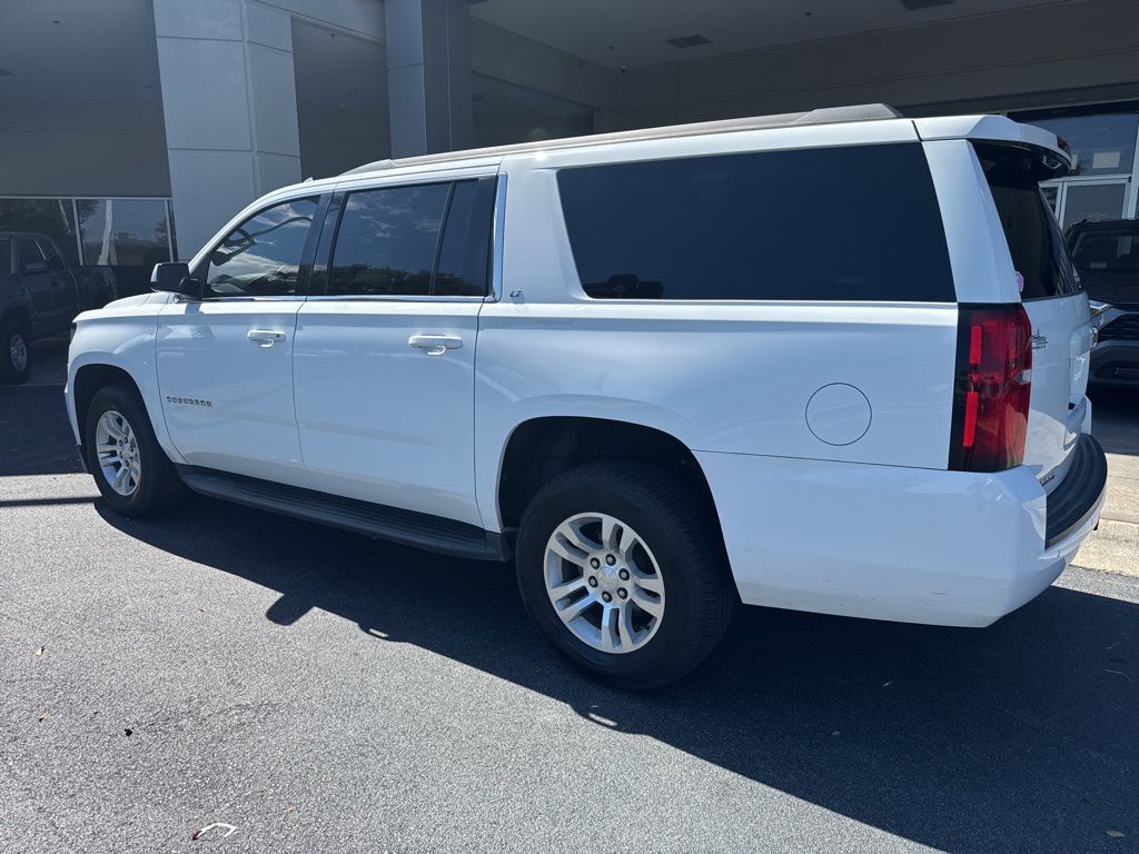 2018 Chevrolet Suburban LT photo 3