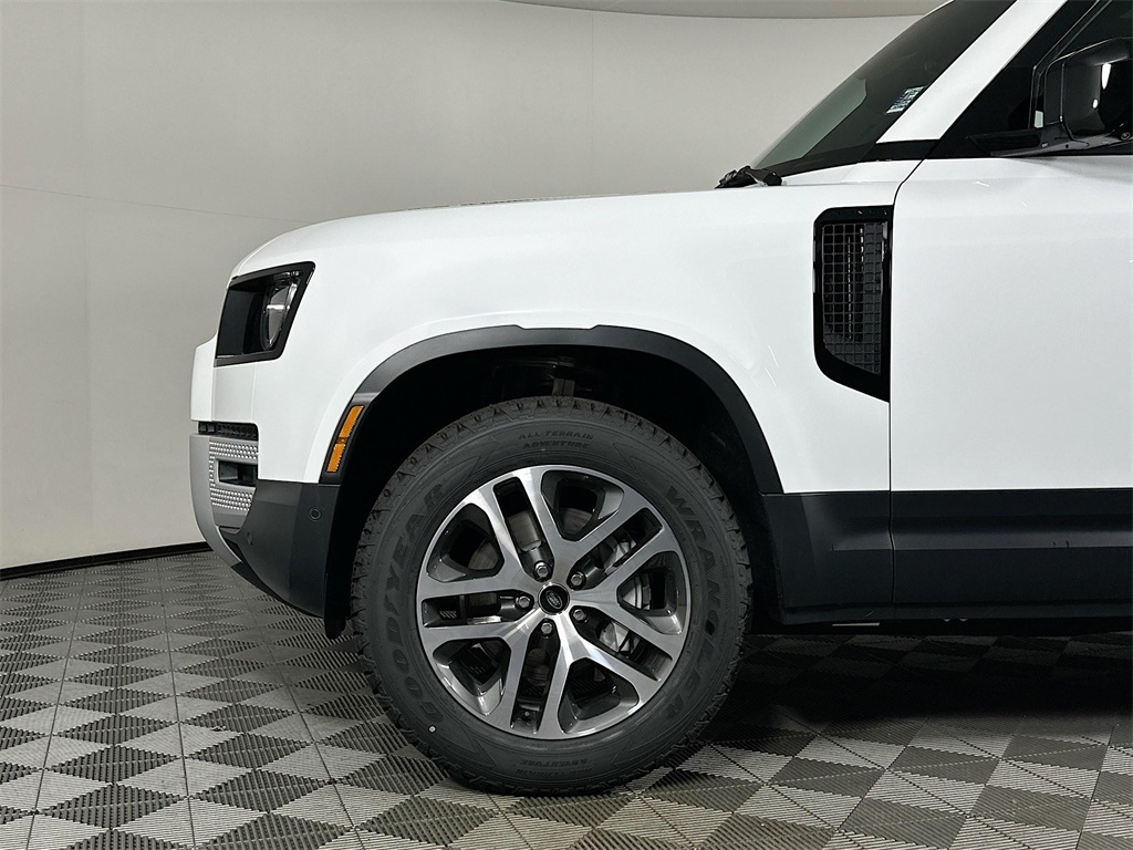 2025 Land Rover Defender 110 S photo 9