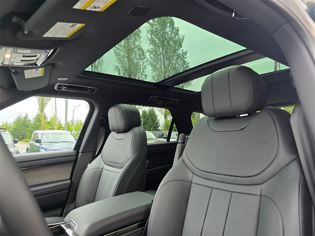 2025 Land Rover Range Rover Sport SE photo 21