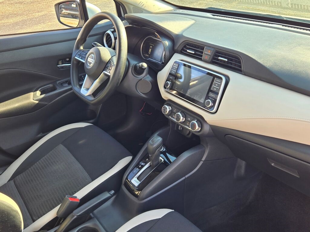 2022 Nissan Versa 1.6 SV photo 5