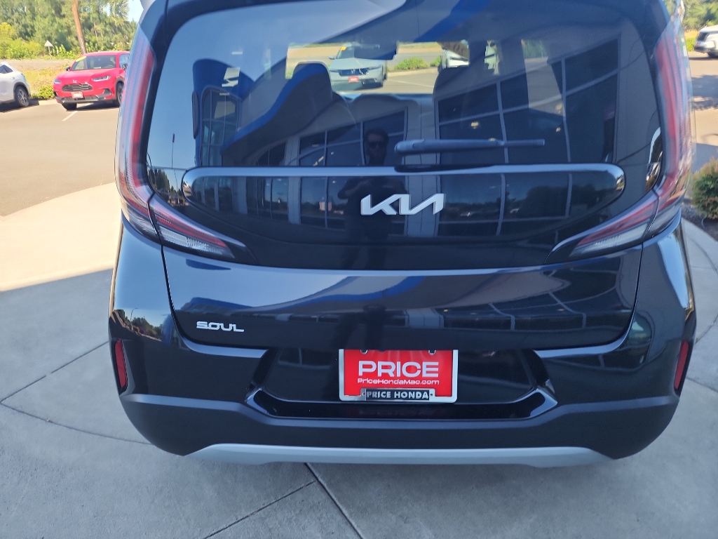 2023 Kia Soul LX photo 4