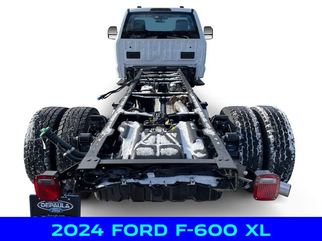 2024 Ford F-600 photo 5