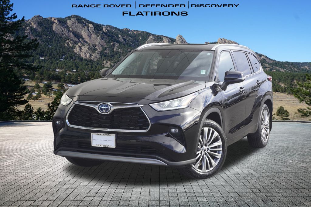 2022 Toyota Highlander Platinum's photo