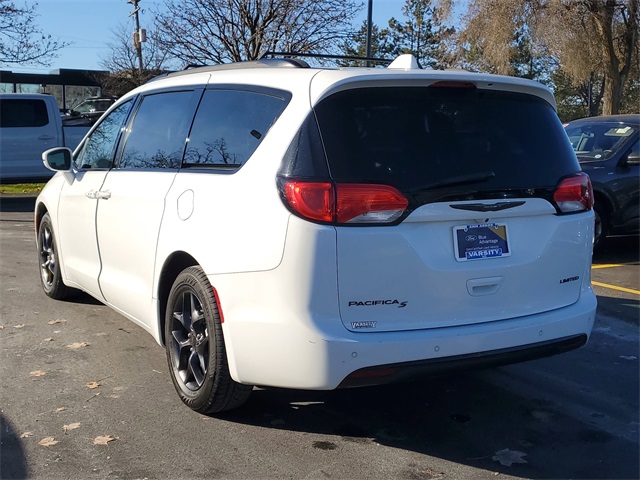 2018 Chrysler Pacifica Limited photo 3