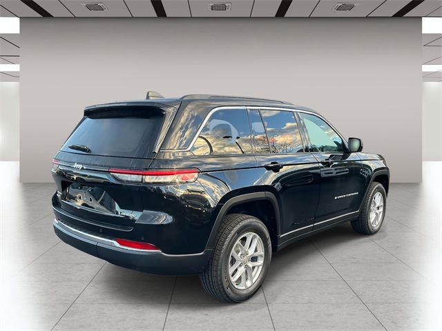 2025 Jeep Grand Cherokee Laredo X photo 2