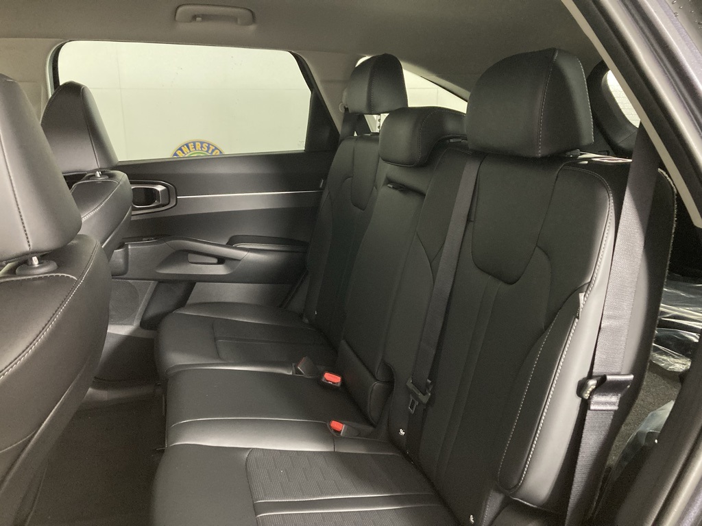 2025 Kia Sorento S photo 14