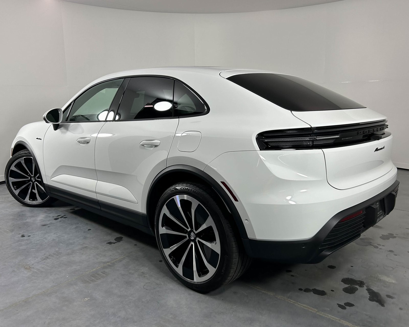2024 Porsche Macan Electric 4 photo 3