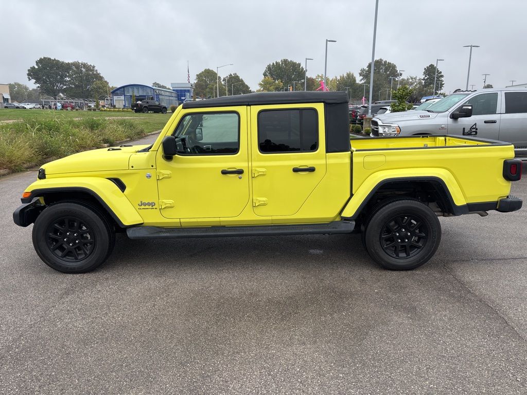 2023 Jeep Gladiator Overland photo 2