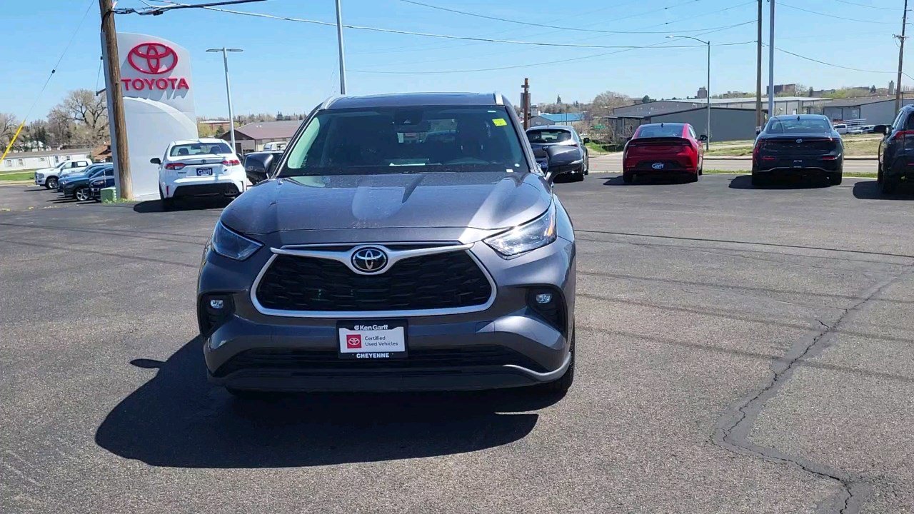 2024 Toyota Highlander XLE photo 6