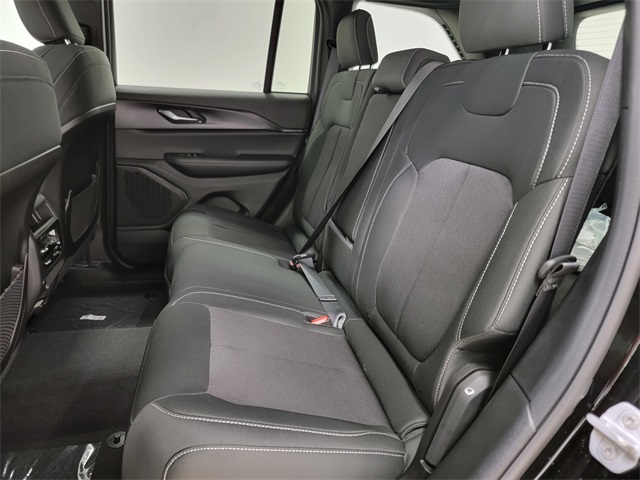 2025 Jeep Grand Cherokee Laredo X photo 13