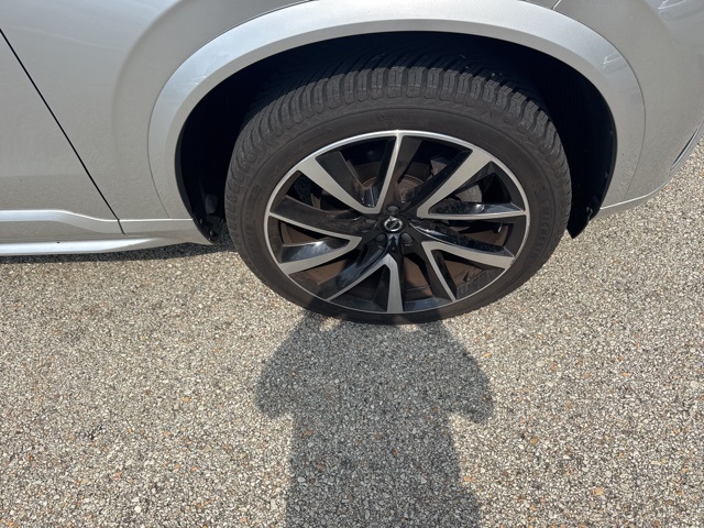 2020 Volvo XC90 T6 Momentum photo 17