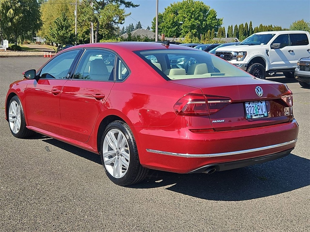 2019 Volkswagen Passat 2.0T Wolfsburg Edition photo 2