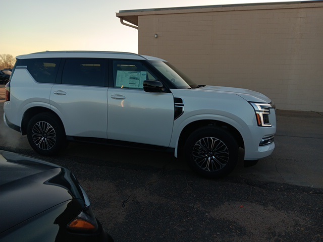 2025 Nissan Armada SL photo 5