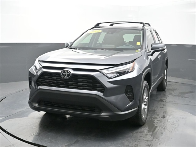 2025 Toyota RAV4 XLE's photo