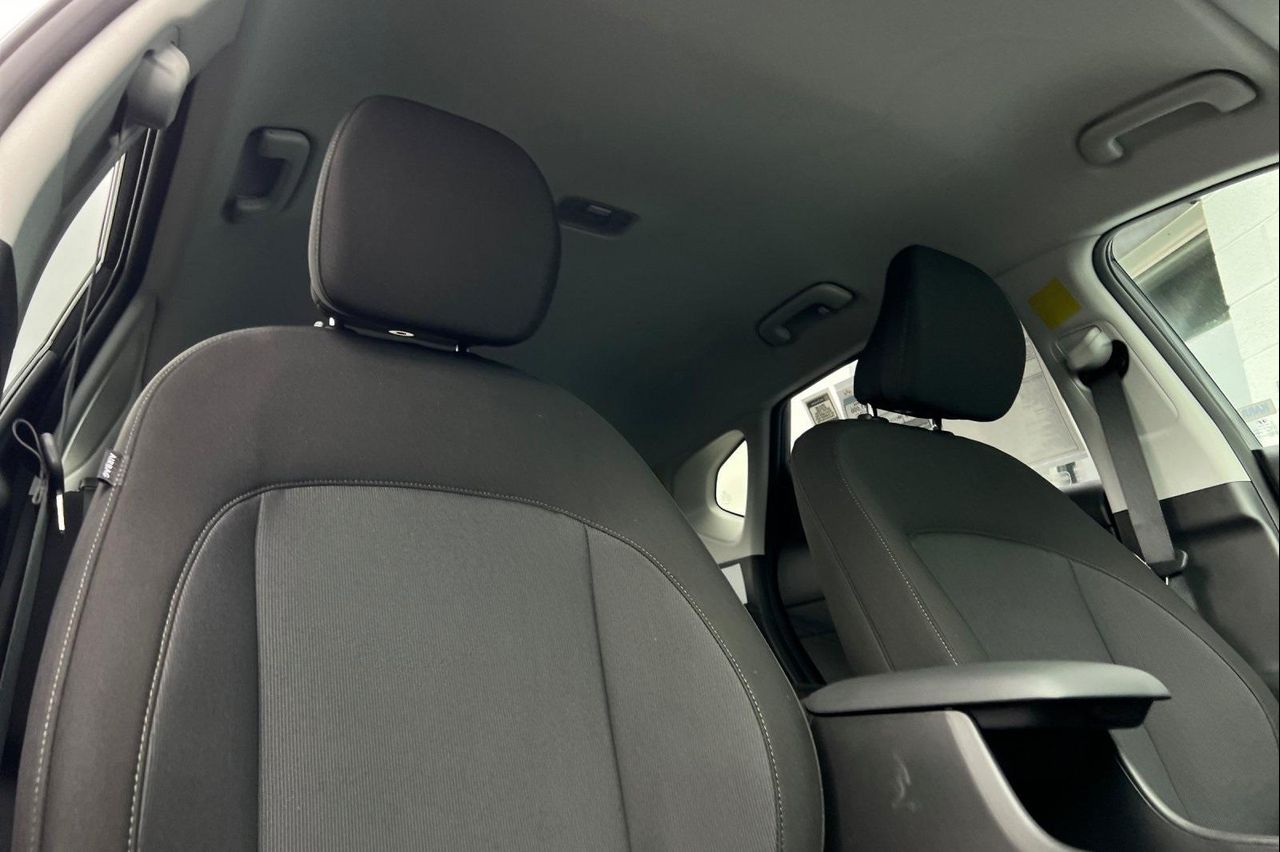 2025 Hyundai Kona SEL photo 18