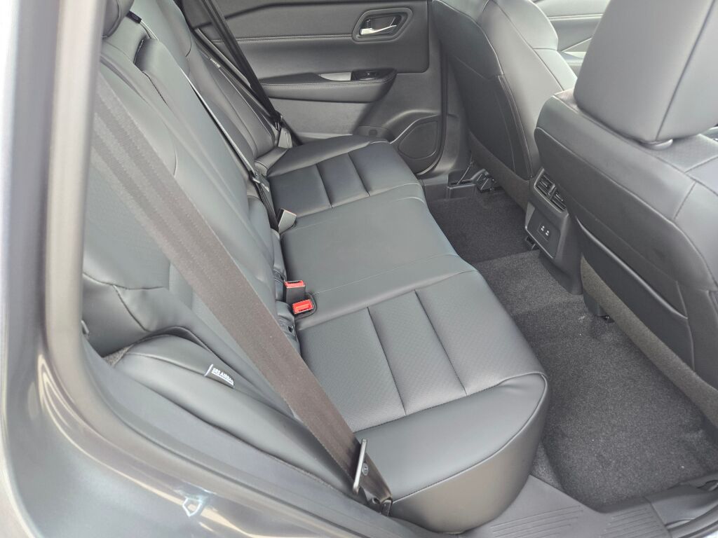 2026 Nissan Rogue SV photo 5