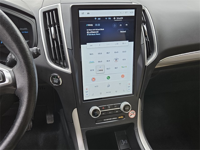 2022 Ford Edge SEL photo 18
