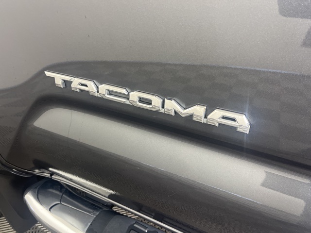 2017 Toyota Tacoma TRD Sport photo 10