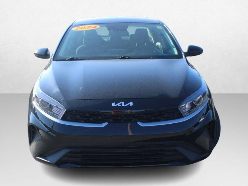 2024 Kia Forte LXS photo 9
