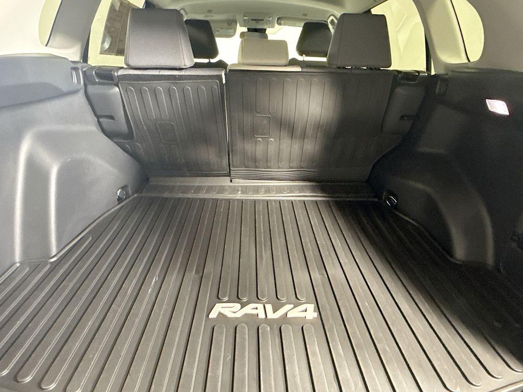 2023 Toyota RAV4 XLE photo 20