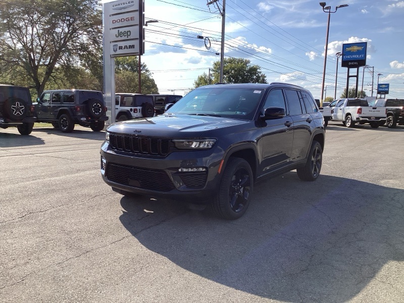 2025 Jeep Grand Cherokee Limited photo 3