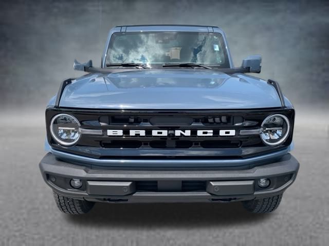 2023 Ford Bronco Outer Banks photo 2
