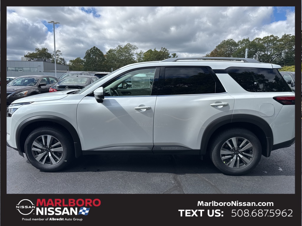 2025 Nissan Pathfinder SL photo 2