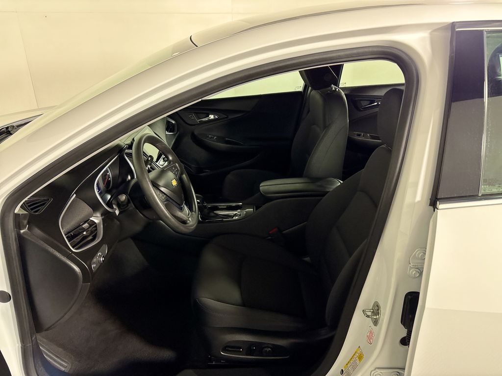 2023 Chevrolet Malibu 1LT photo 11
