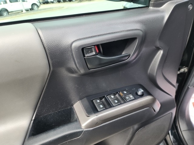 2022 Toyota Tacoma SR5 V6 photo 11