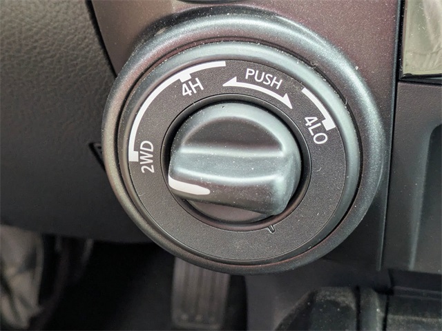 2024 Nissan Titan PRO-4X photo 22