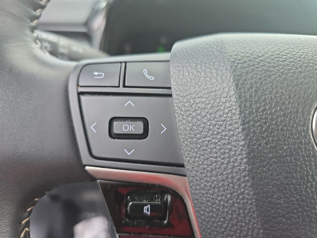 2025 Toyota Camry SE photo 16