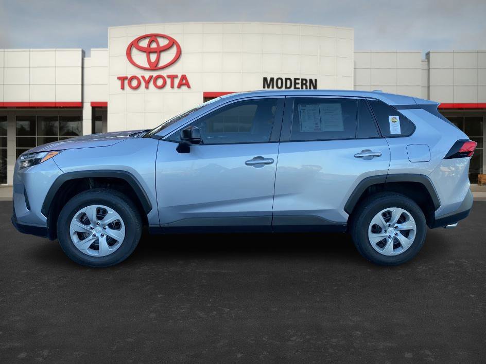 2023 Toyota RAV4 LE photo 2