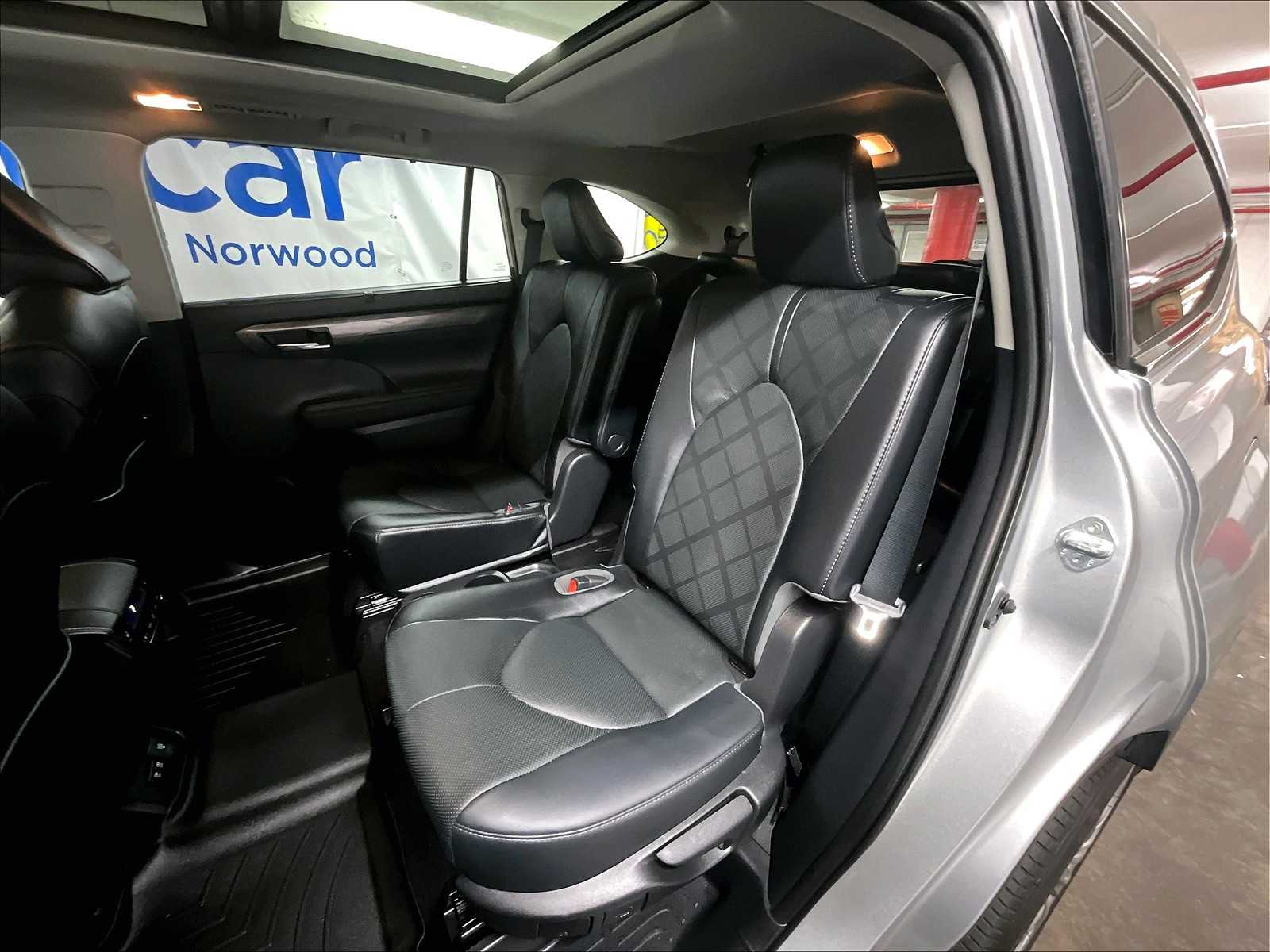 2021 Toyota Highlander Platinum photo 13