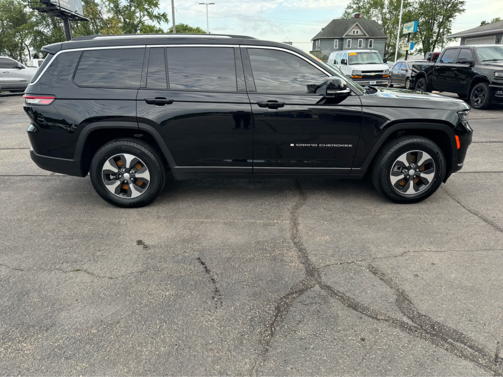 2022 Jeep Grand Cherokee Limited photo 2